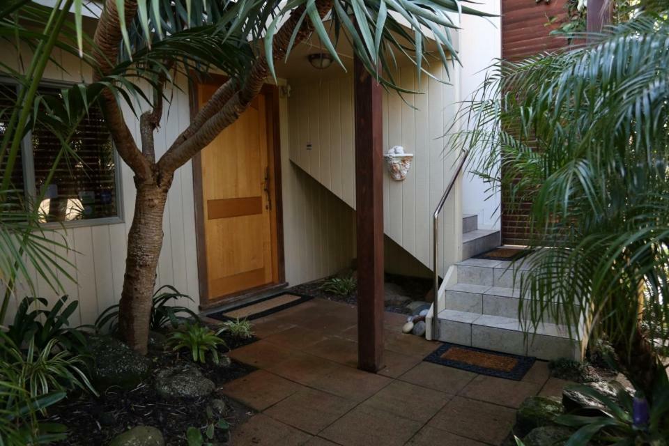 Gems Seaside Apartment